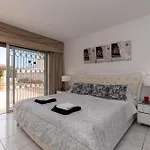 Stunning 6 Bedroom Private Heated Pool Vila *