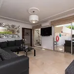 Stunning 6 Bedroom Private Heated Pool Vila *