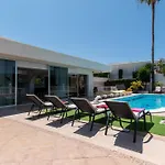 Stunning 6 Bedroom Private Heated Pool Vila *