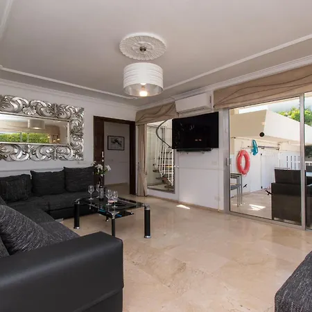 Stunning 6 Bedroom Private Heated Pool Villa *